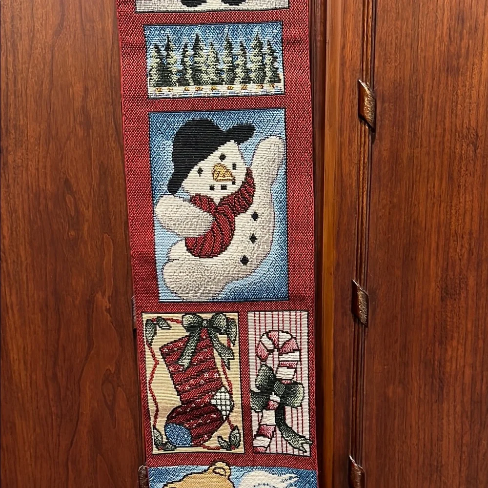 Festive Holiday Wall Hanging Decor